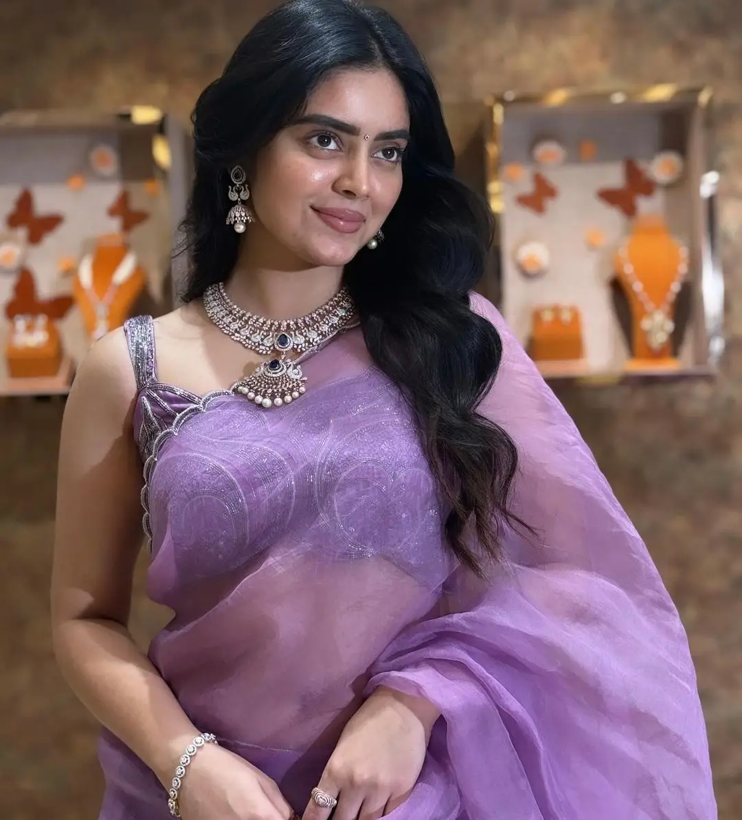 kushita kallapu in traditional violet saree sleeveless blouse